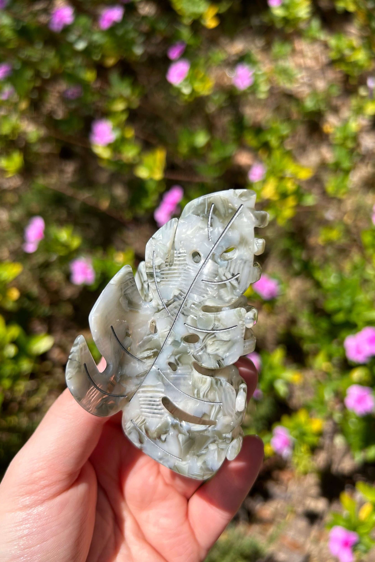 Monstera Leaf Claw Clip Marbled Grey