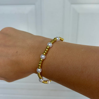 Pearl and Gold beaded bracelet