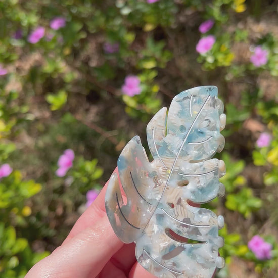 Monstera Leaf Claw Clip Blue/Tan Video