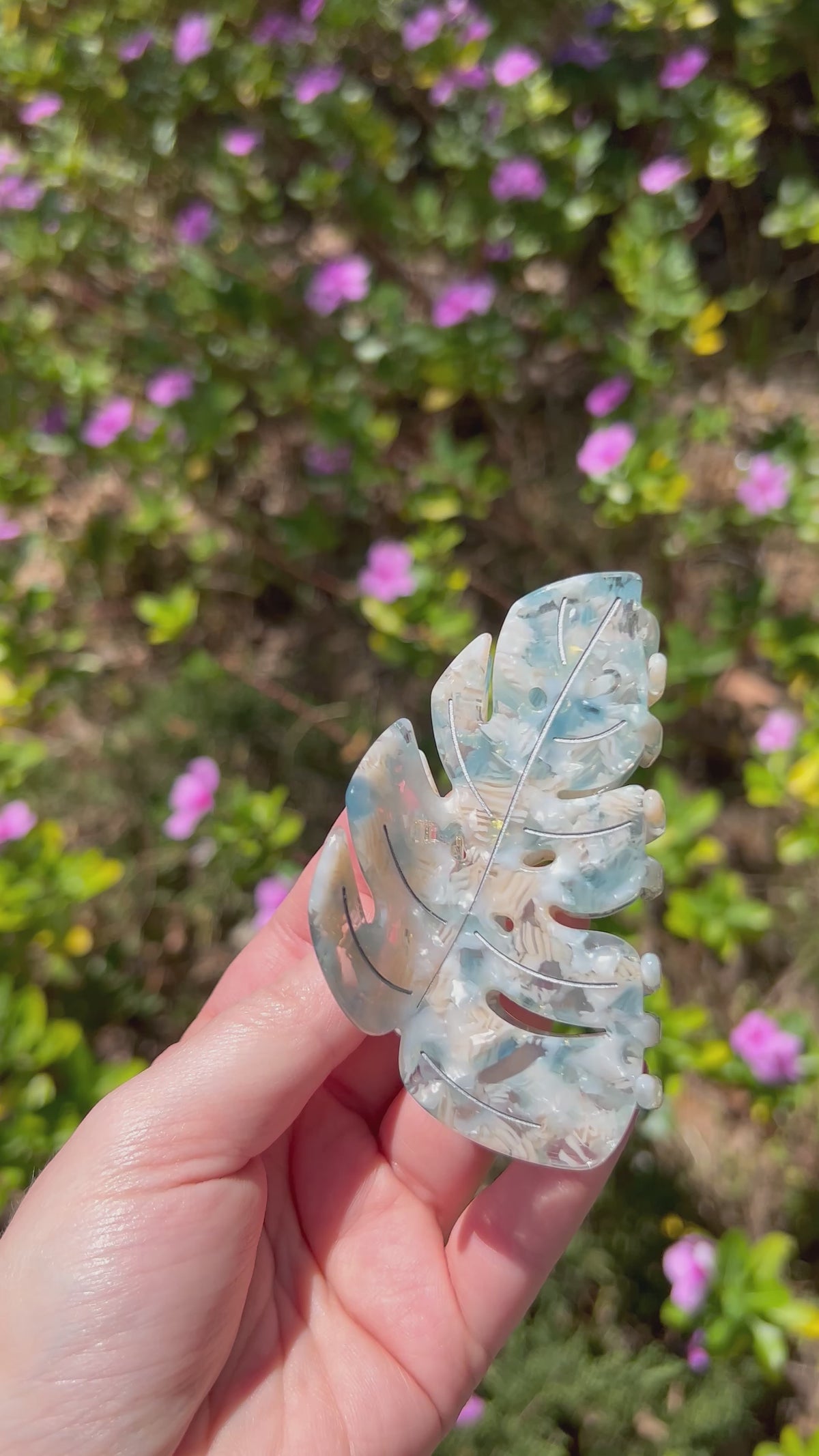 Monstera Leaf Claw Clip Blue/Tan Video